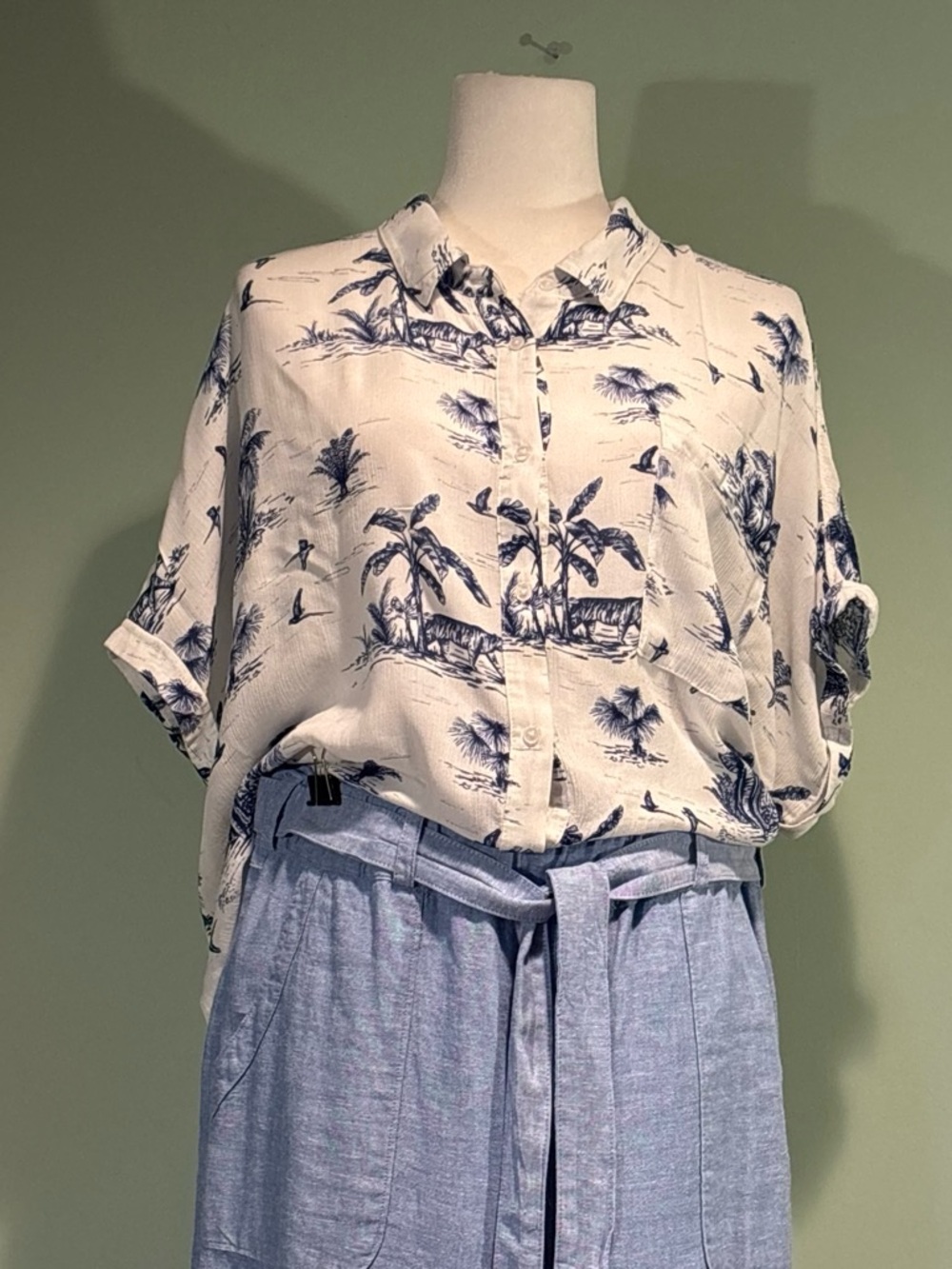 Womens white and Navy Tropical Print Short-Sleeve Shirt size XL